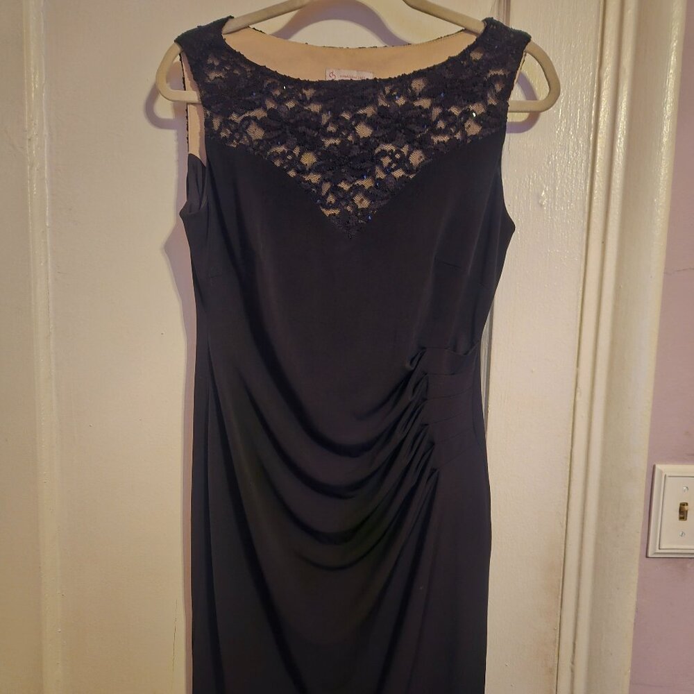 Established 1962 Size 10 Black Rached side lace front cocktail dress